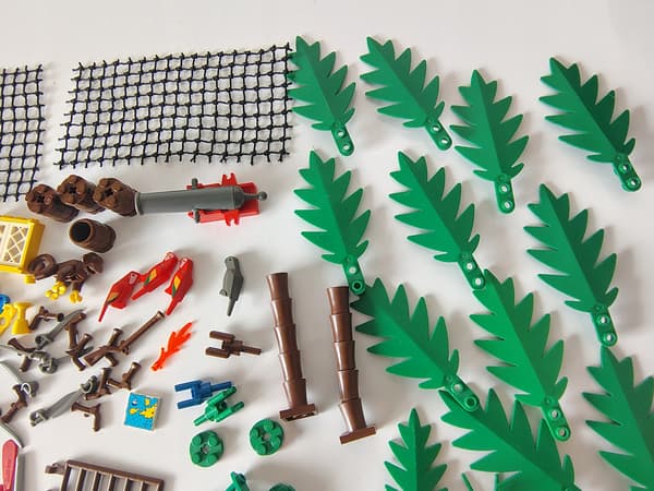 LEGO Pirates: Retro Pirates – Nets, Cannons, Flags, Masts, Palm Trees, Weapons...