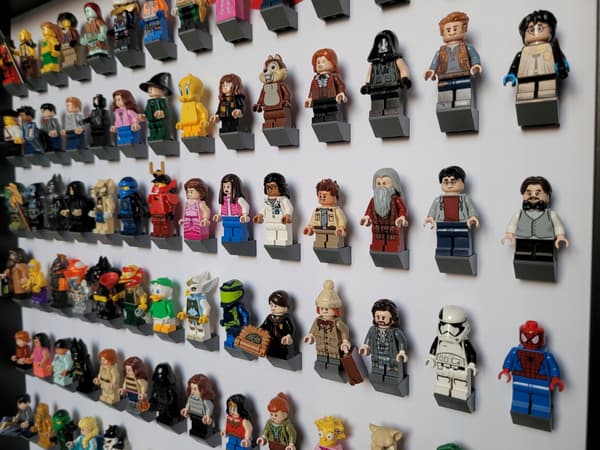LARGE DISPLAY CASE FOR 98 LEGO FIGURES, 52X52CM