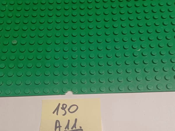 190A11. LEGO thin building plate 32x32, damaged 3811