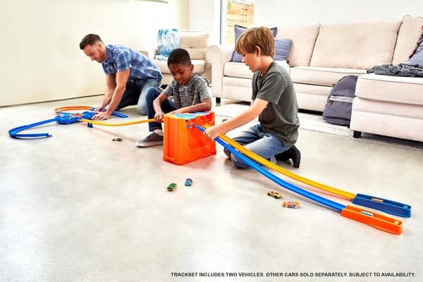 Hot Wheels Deluxe Stunt Set – Race Track