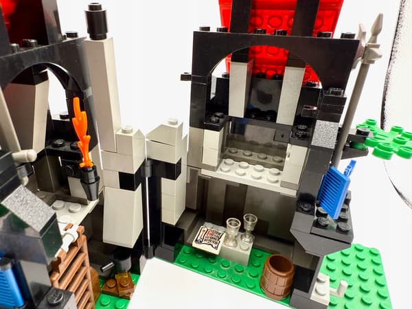 LEGO Castle set 6048: The Wizard’s Workshop, Majisto Magical Workshop.