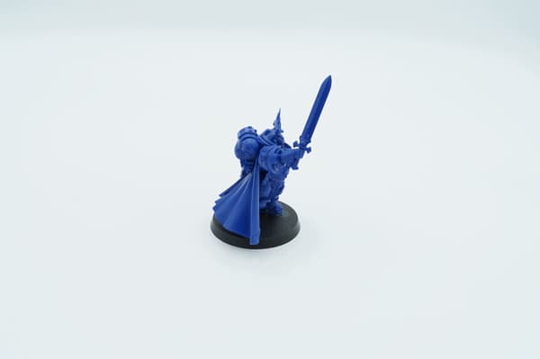 Warhammer 40k Space Marines Primaris Gravis Captain plastic figurine