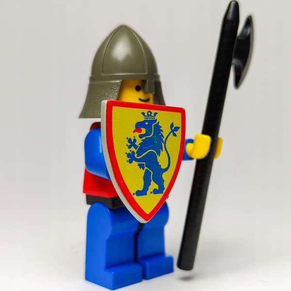 Lego Castle Knight Figure, Crusader with Axe (cas108) + shield + weapon