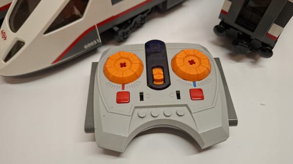 LEGO City Remote-Controlled RC Passenger Train 60051 + Powered Up