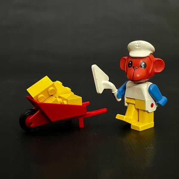 3714 LEGO Oscar the Bricklayer