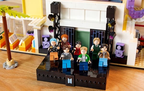 LEGO Dynamite BTS 21339 set, 749 pieces