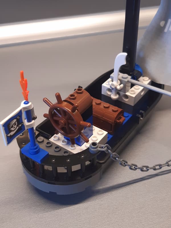 LEGO Pirates 7072 Kragg’s Pirate Boat