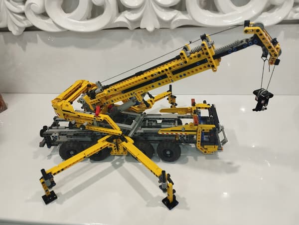 LEGO Technic Mobile Crane 8053 from 2010