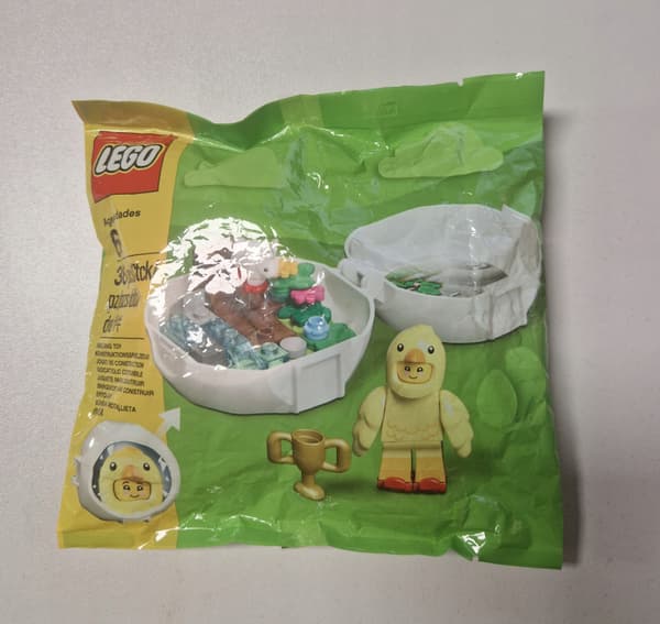 LEGO 853958 Special Occasions – Chicken on Roller Skates