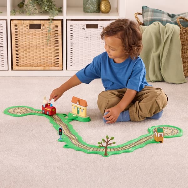 Peppa Pig Train Set – a toy set with figures