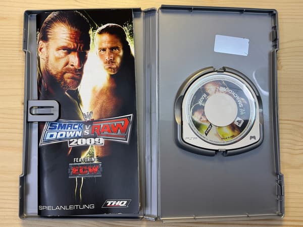 SMACKDOWN VS RAW 2009 WWE disc – very good+ condition, complete PSP set