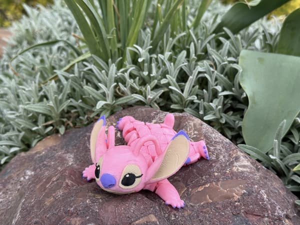 Pink creature, 3D alien – a flexible figurine with moving parts
