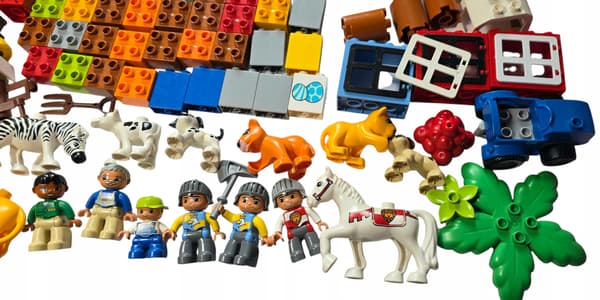 LEGO DUPLO MIXED SET: VARIOUS KNIGHTS, FIGURINES AND ANIMALS