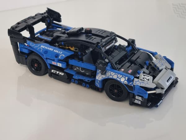 LEGO 42123 Technic MCLAREN SENNA GTR – set components