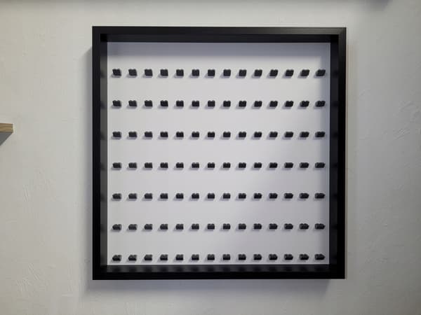 LARGE DISPLAY CASE FOR 98 LEGO FIGURES, 52X52CM