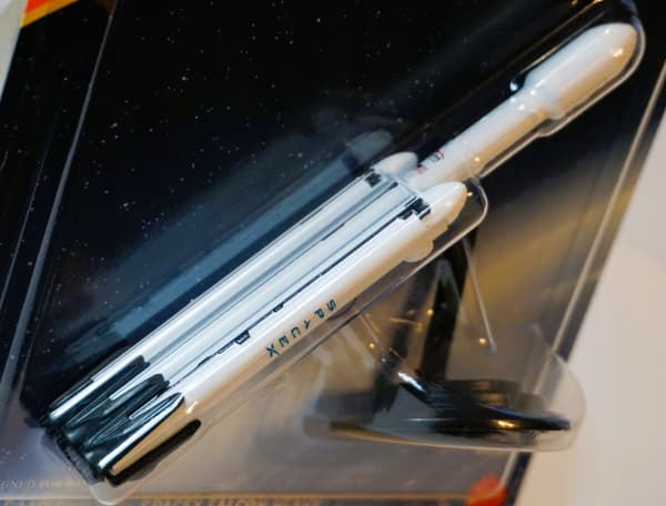 MATCHBOX SPACEX FALCON HEAVY SKY BUSTERS ROCKET MODEL – NEW
