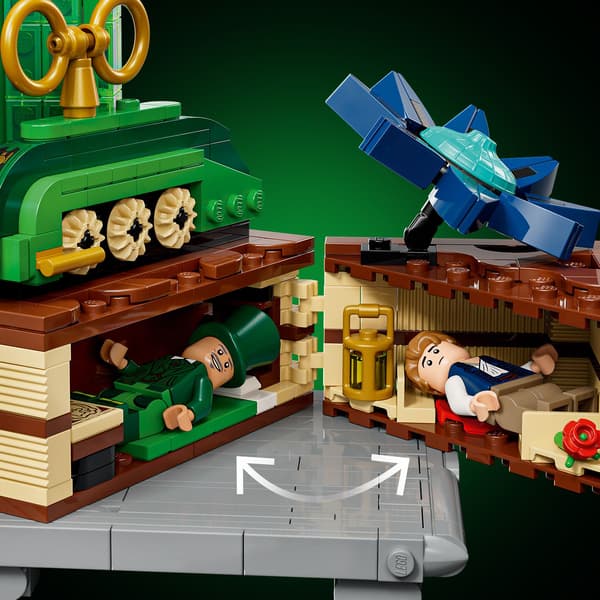 LEGO Wicked 75691 Bookends featuring Glinda and Elphaba