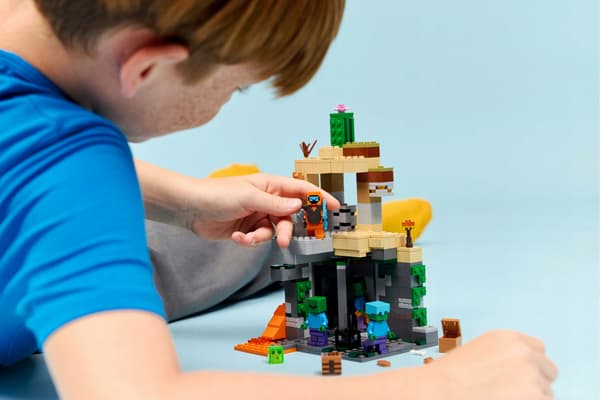 LEGO Minecraft 21587 Zombie Dungeon, bricks