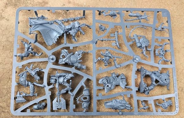 Painboy + Bannernob + Bigboss – Orks – VERSION 2026 – Armageddon – SPRUE
