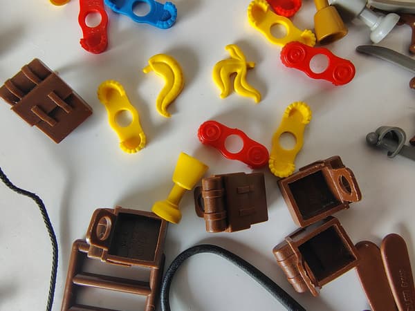 LEGO Pirates: Retro Pirates – Nets, Cannons, Flags, Masts, Palm Trees, Weapons...