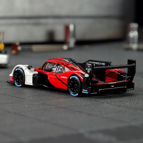Hot Wheels Porsche 963 Elite64 red racing model