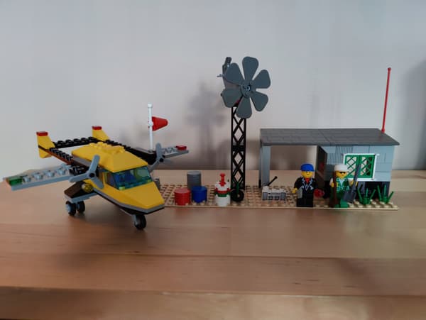 LEGO City 6444 Outback Airstrip