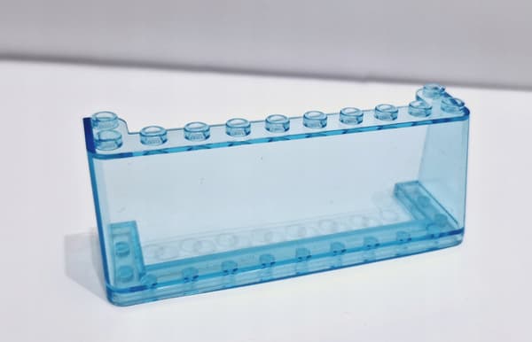 Lego 2694 3x10x3 window, Team Trans Light Blue model, set 5590