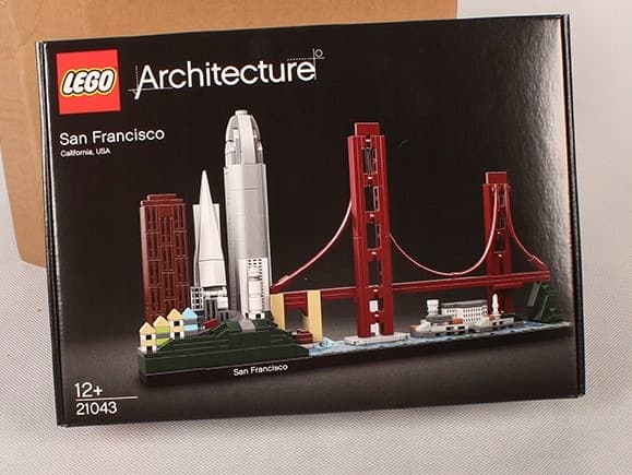 LEGO Architecture 21043 San Francisco (((( dented box ))))