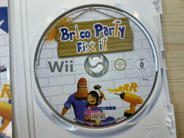 FIX IT HOME IMPROVEMENT CHALLENGE – disc in very good+ condition, complete NINTENDO WII set