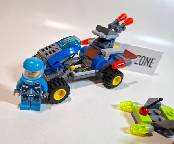 LEGO Alien Conquest: 7050 – Alien Defender