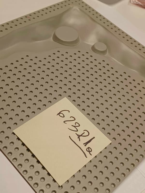623R1A. LEGO thin building plate 32x32, damaged 3947