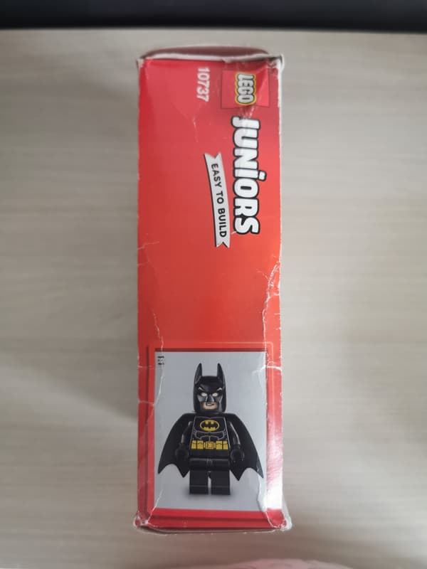 LEGO JUNIORS 10737 BATMAN VS MR FREEZE – A UNIQUE 2017 RELEASE!
