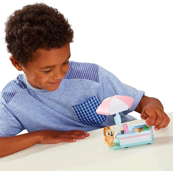 Bluey, Ice Cream Stall and 2 Bingo Figures – with accessories