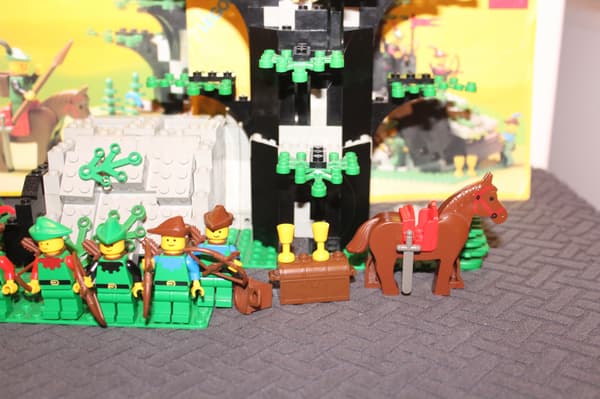 LEGO CASTLE CLASSIC 6066 BOX, INSTRUCTIONS AND SET: Camouflaged Outpost