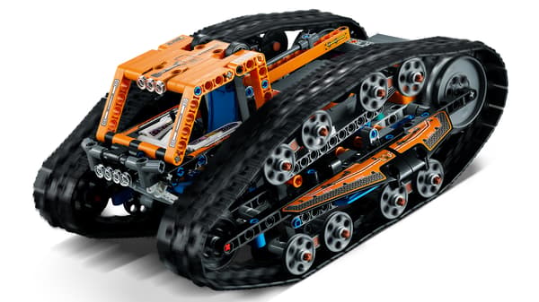 LEGO Technic 42140 Transforming Vehicle (((dented box)))