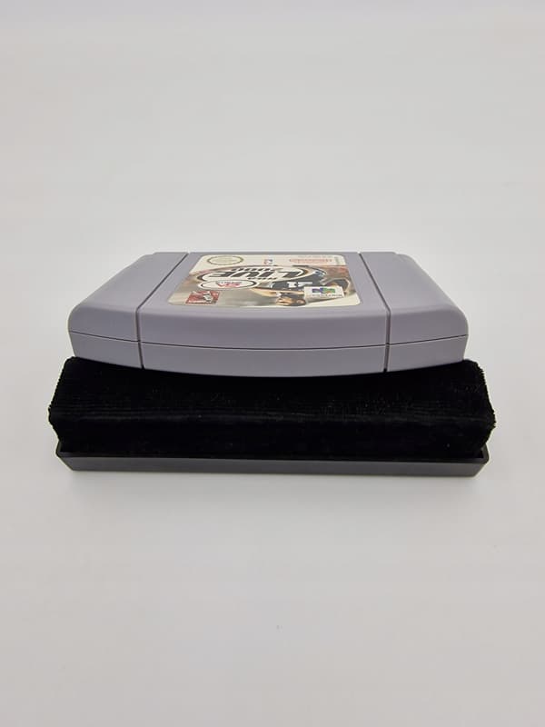 NINTENDO 64 NBA LIVE 2000