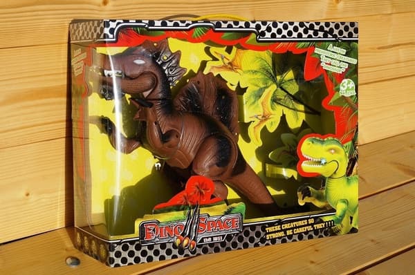 THE BIG DINOSAUR WALKS, ROARS AND GLOWS: dinosaurs