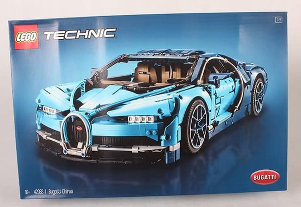 LEGO Technic Bugatti Chiron 42083 (((( dented box ))))
