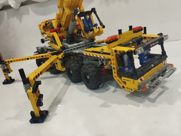 LEGO Technic Mobile Crane 8053 from 2010