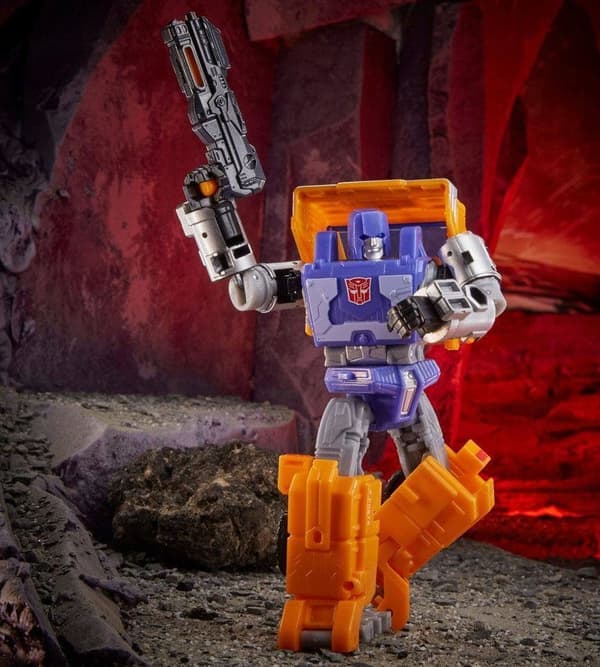 Transformers WFC-K16 HUFFER War Cybertron Kingdom