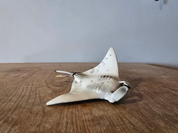 Schleich 14560 manta ray figurine – a unique, discontinued model from 2007.