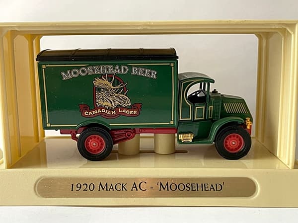 MATCHBOX-MOY YGB09 1920 MACK AC MOOSEHEAD FROM 1993 (B2)