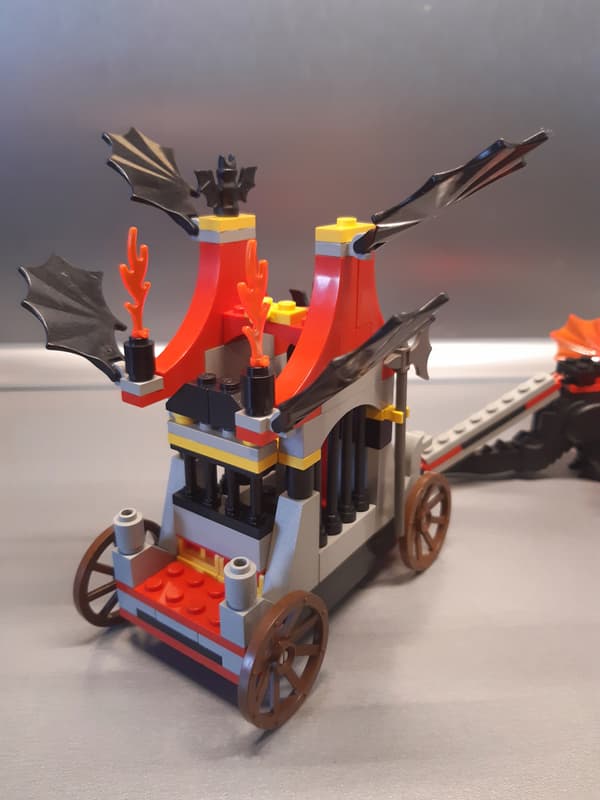 LEGO Castle 6047 Traitor Transport