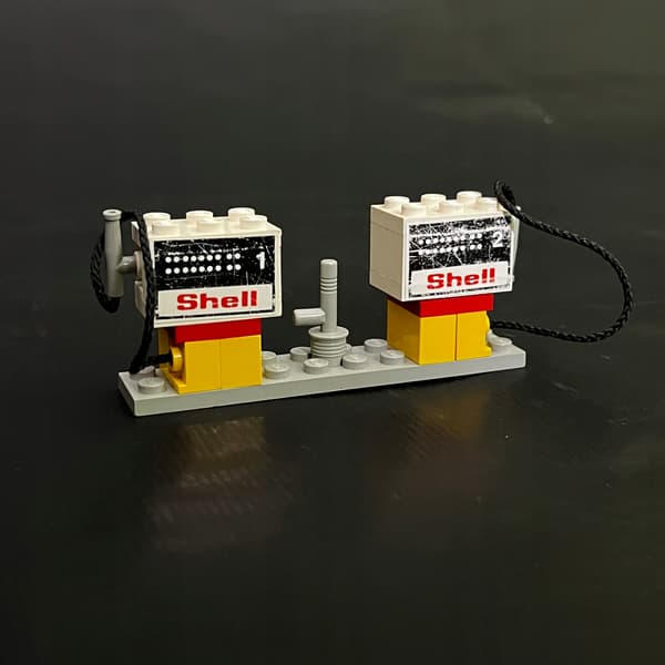 6610 LEGO Petrol Pumps
