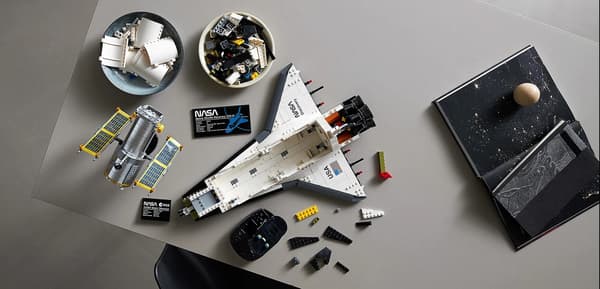 LEGO Building Set: NASA’s Discovery Space Shuttle