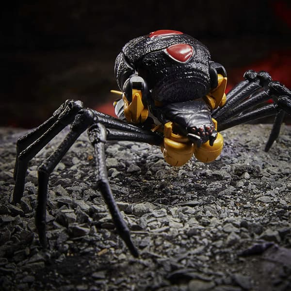 Transformers Kingdom WFC-K5 Blackarachnia Figure