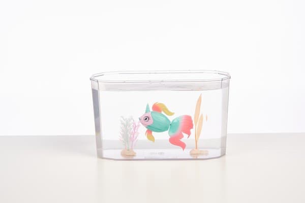 LITTLE LIVE PETS INTERACTIVE SWIMMING FISH AQUARIUM