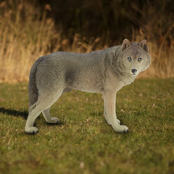 FIGURINE: LEAF-EATING WOLF TOY FIGURINE – WILDLIFE SIMULATION MODEL