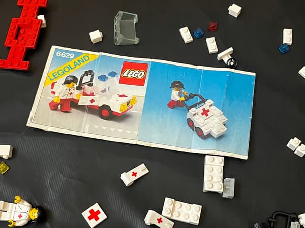 6629 LEGO Ambulance