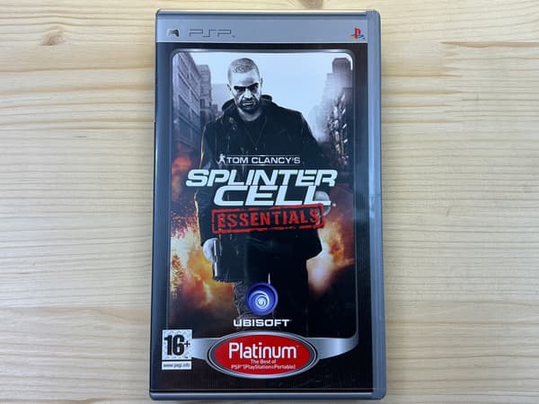 SPLINTER CELL ESSENTIALS – game disc in very good+ condition, complete PSP set